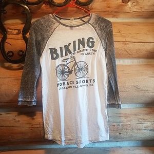 3/4 length sleeve tee.